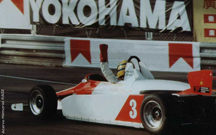 Ayrton Senna, llegando a la victoria en el GP de Macao, 1983