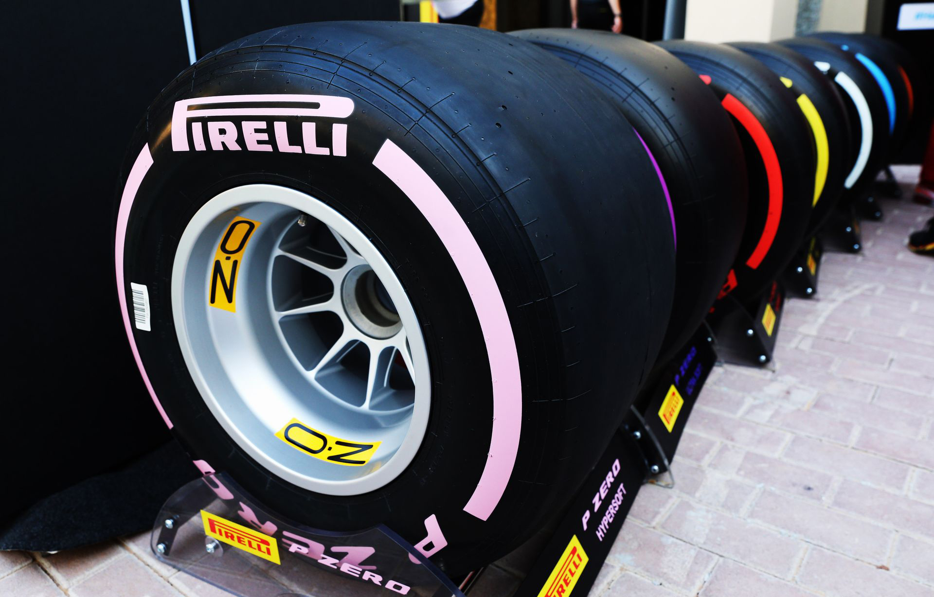 Pirelli lanza su nueva gama de neumáticos de F1 2018 en Abu Dhabi