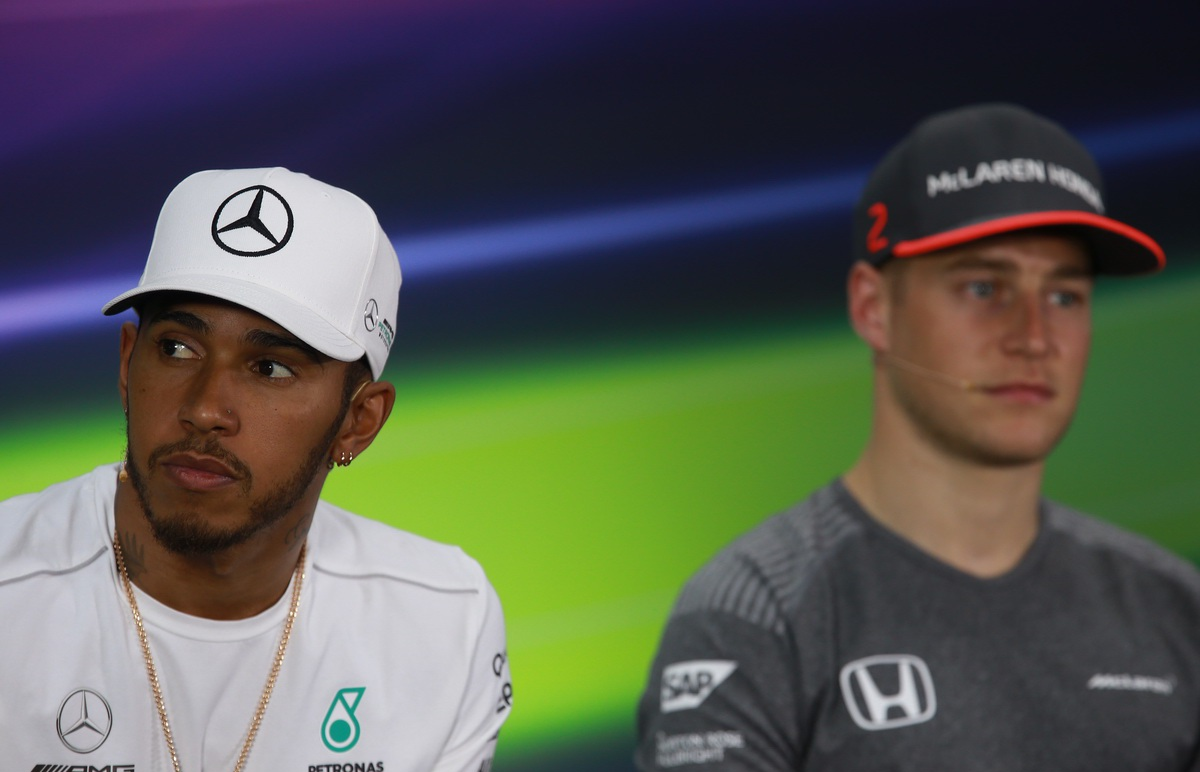 Hamilton no ve a Vandoorne como futuro rival