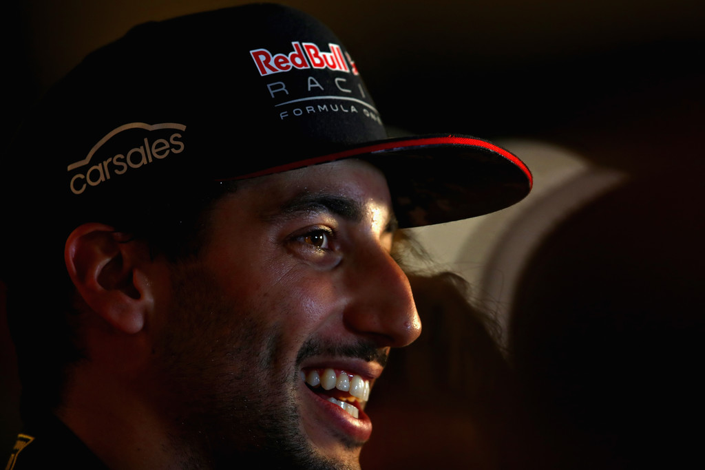 Ricciardo festeja buena vuelta y Verstappen pelea con “mala clasificación”