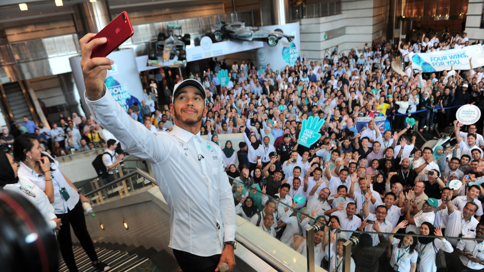 Hamilton feliz de batir a Vettel en su mejor momento