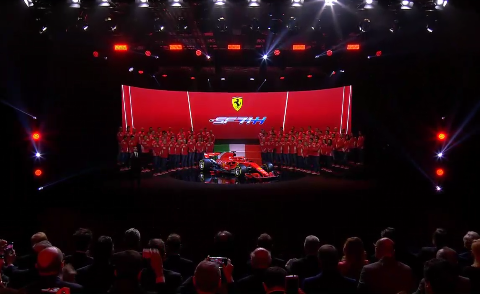 Ferrari presentó la SF71H en Maranello
