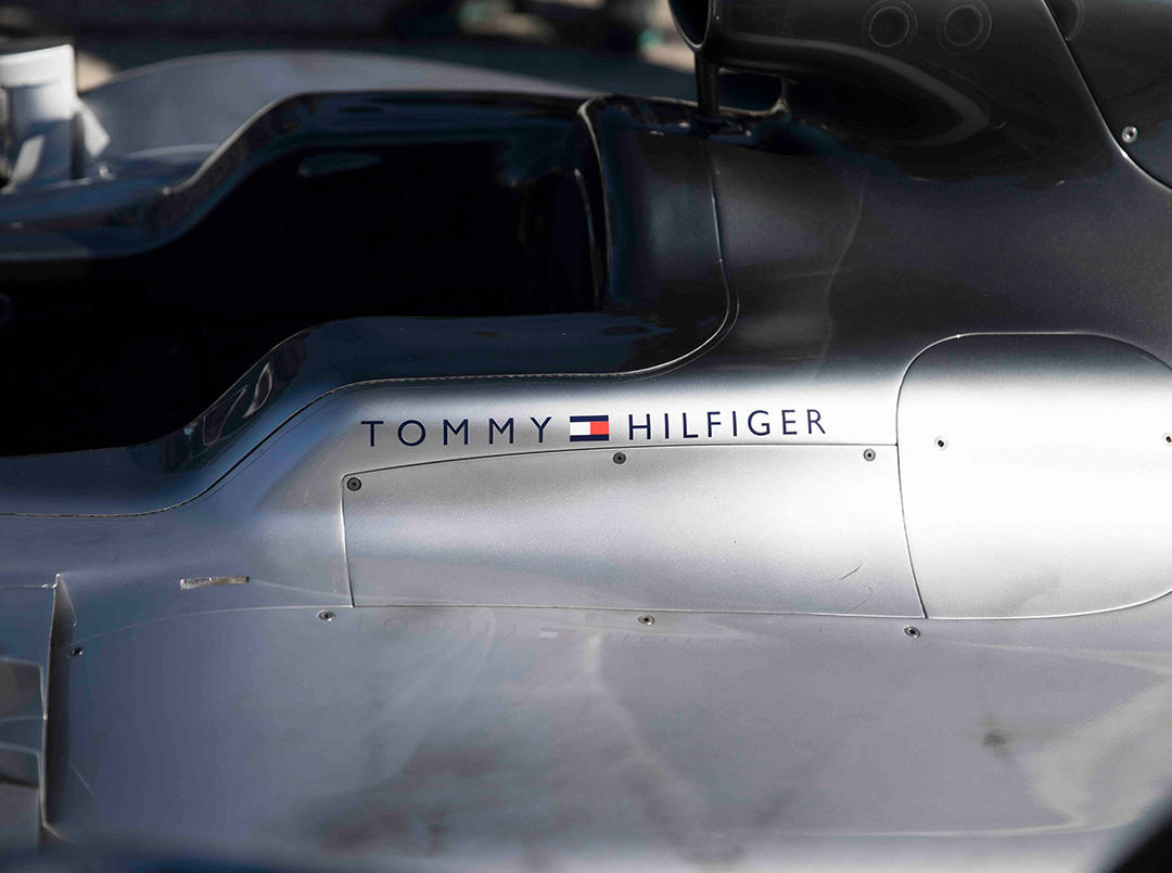 TOMMY HILFIGER nuevo  socio oficial de la indumentaria de Mercedes