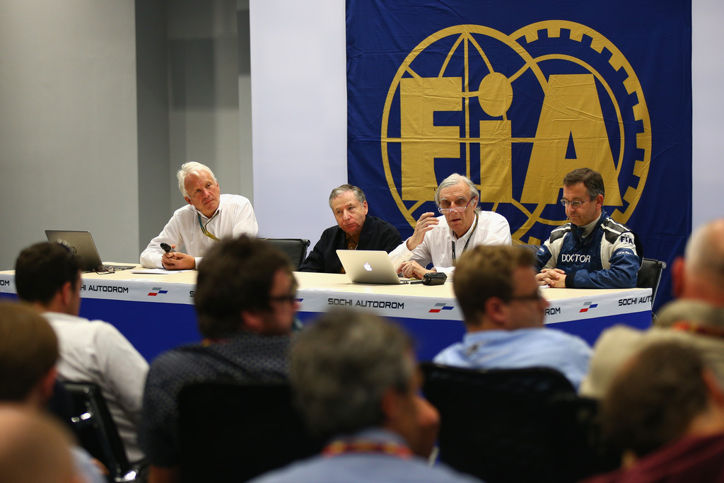 La FIA modifica la posición del segundo set de luces de largada por el Halo