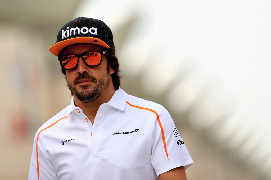 Alonso asegura que McLaren comenzó bien pero que están lejos de Red Bull