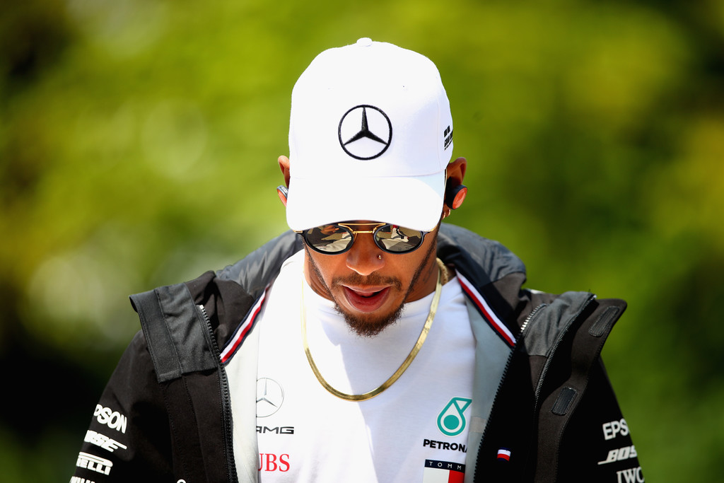 Lewis Hamilton ve “muy difícil” un quinto campeonato este año