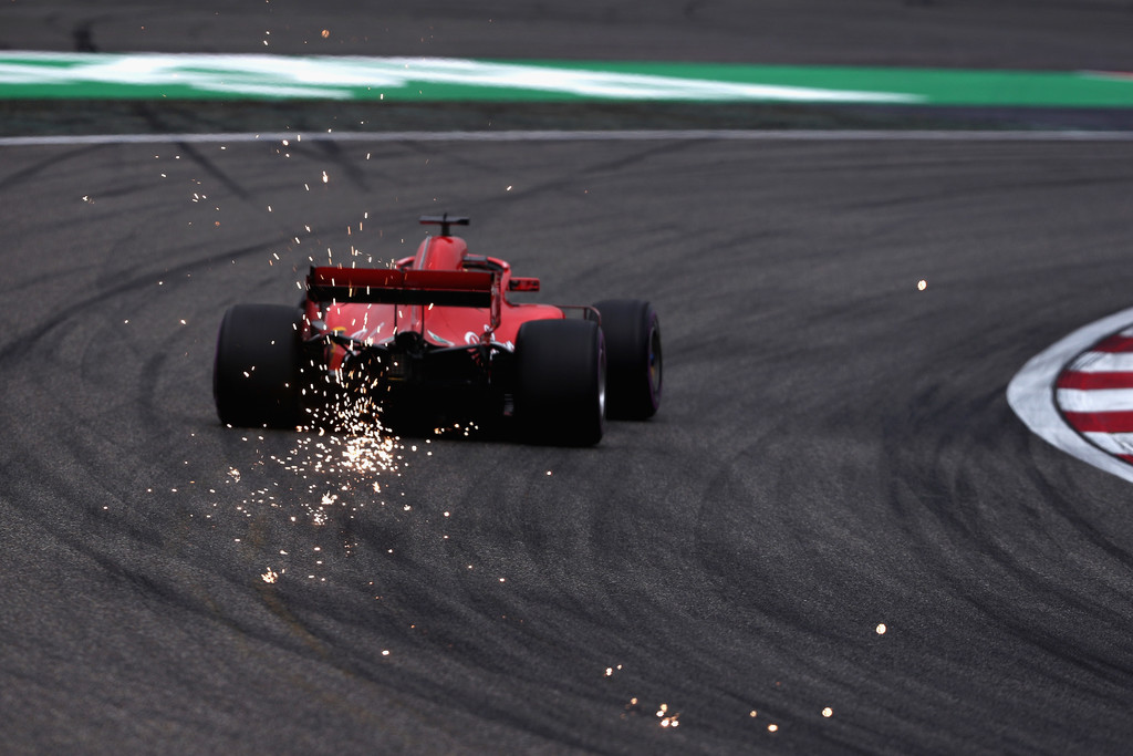 Sebastian Vettel logra la pole en China sobre Kimi Raikkonen para una primera fila al rojo vivo