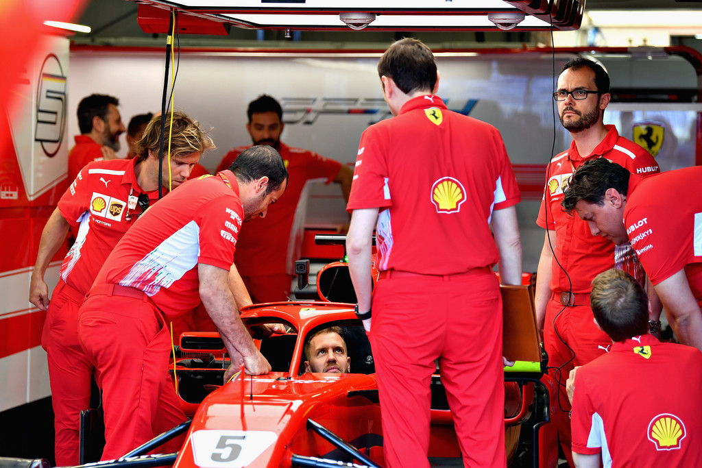 Ferrari mantiene los espejos en el Halo pero sin la “aleta”