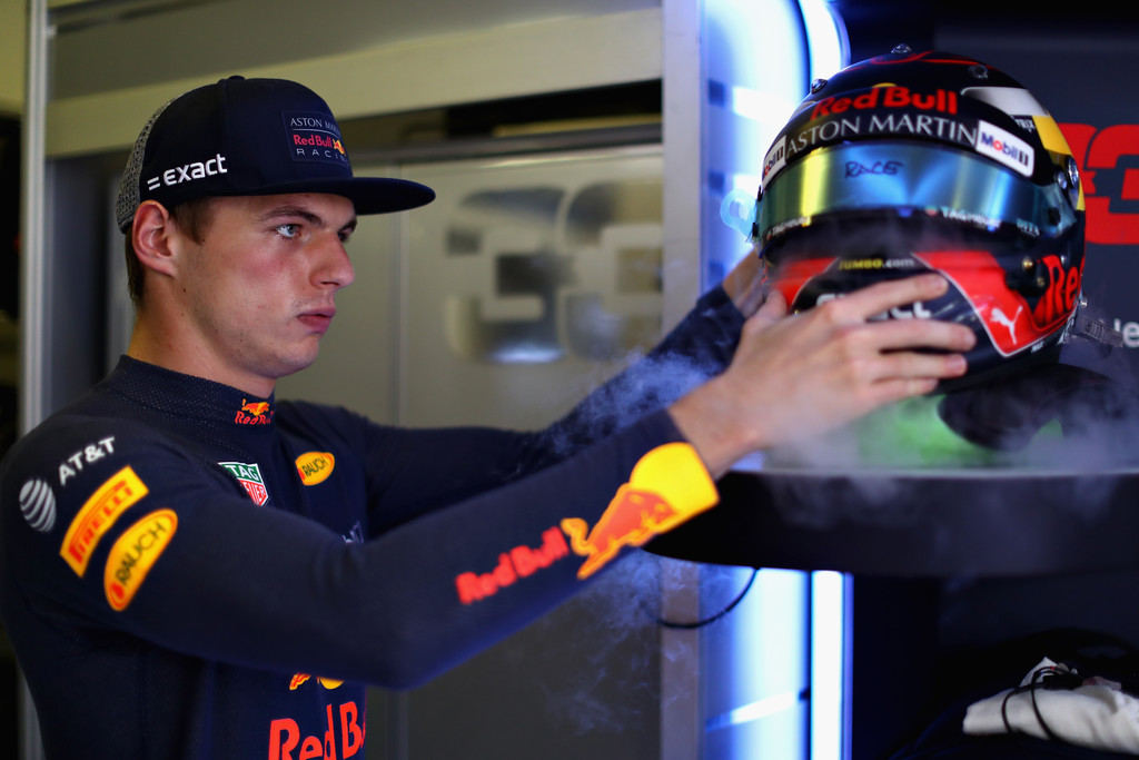 Verstappen abandona en Hungría por error en el motor y ataca a Renault