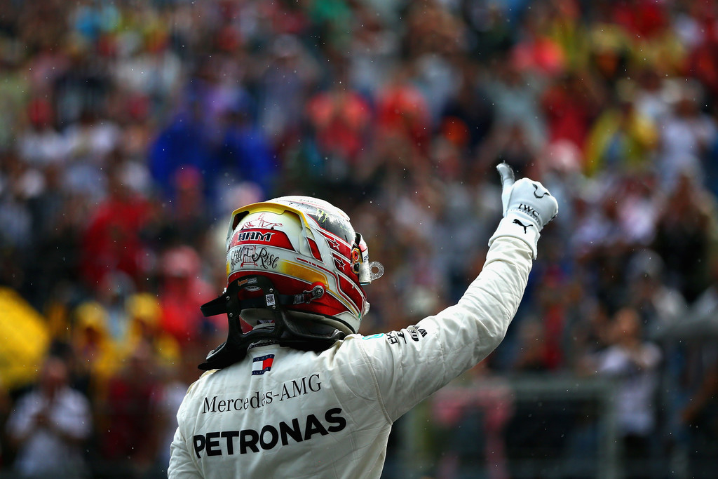 Llegó la lluvia a Hungría y trajo la pole de Lewis Hamilton