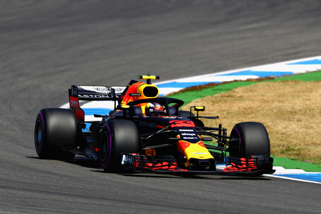 Verstappen pone al frente a Red Bull en los segundos entrenamientos libres