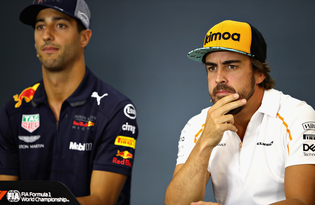 Alonso revela que recibió una oferta para reemplazar a Ricciardo, pero Red Bull lo niega