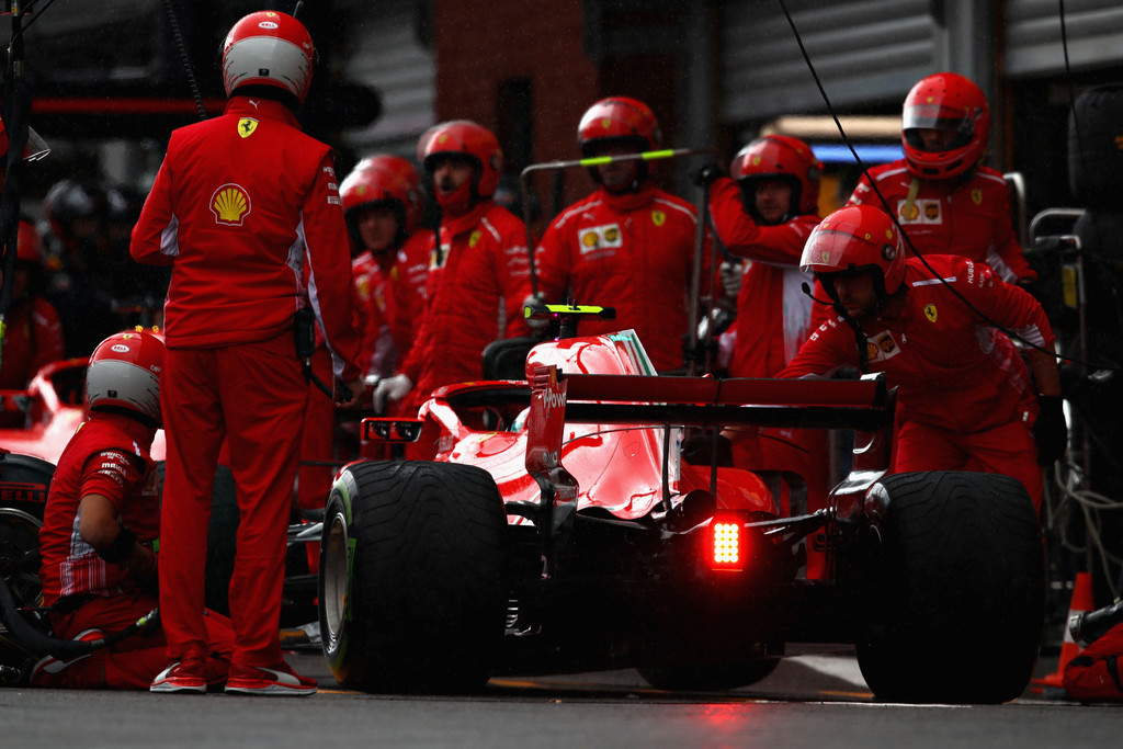 Raikkonen y Verstappen relegados por un “error de cálculo” en el combustible