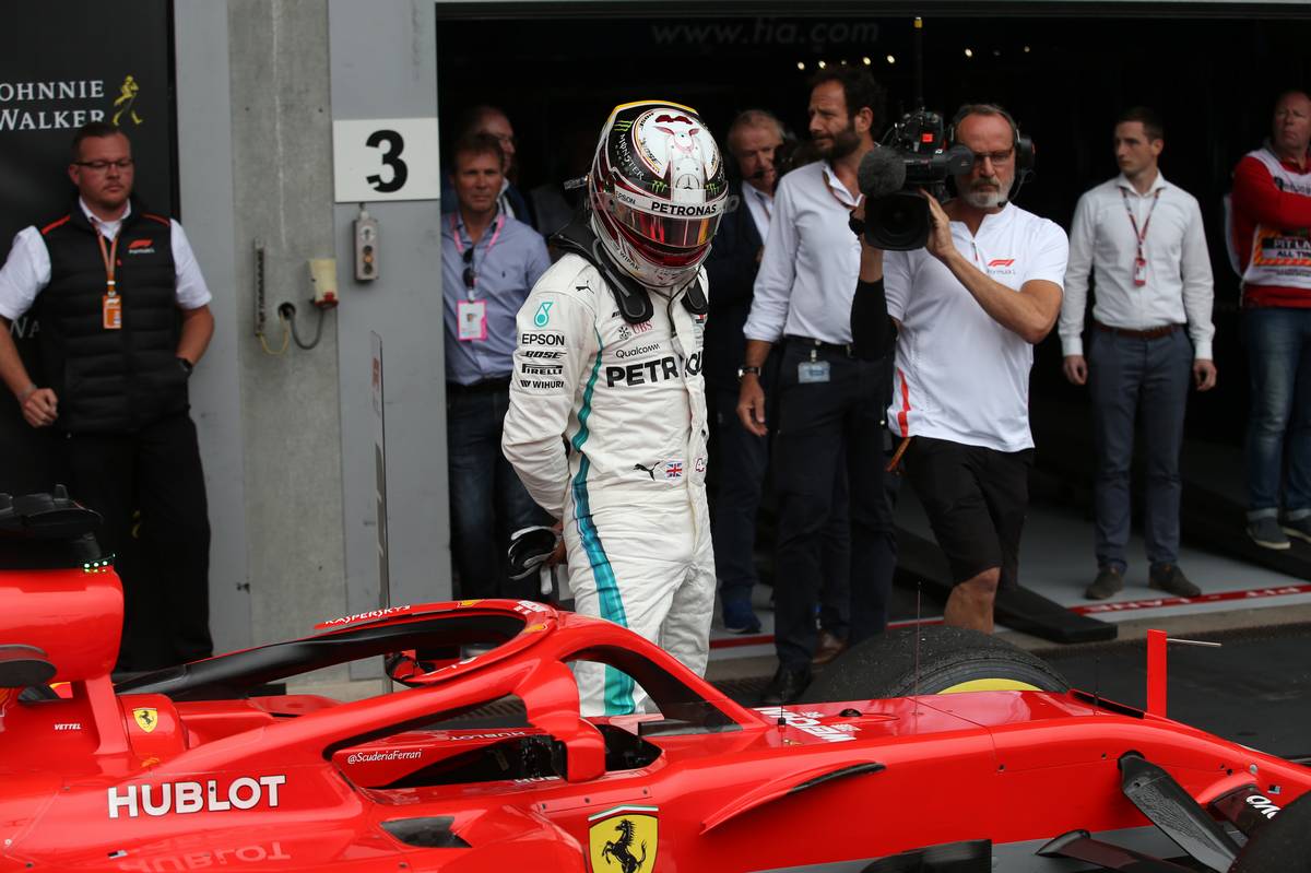 Hamilton: “Ferrari nos destruyó”