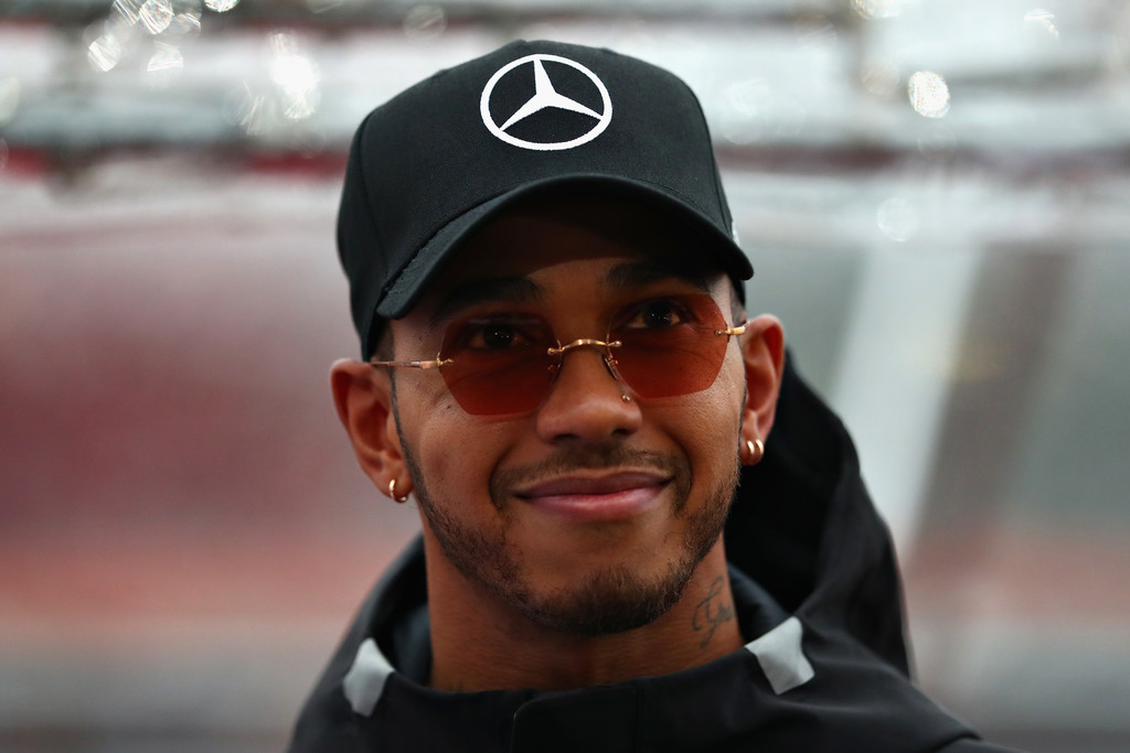 Hamilton se dice dividido sobre  las órdenes de equipo