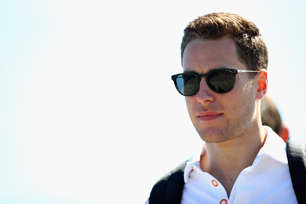 Vandoorne anunciado como piloto de simulador de Mercedes para 2019