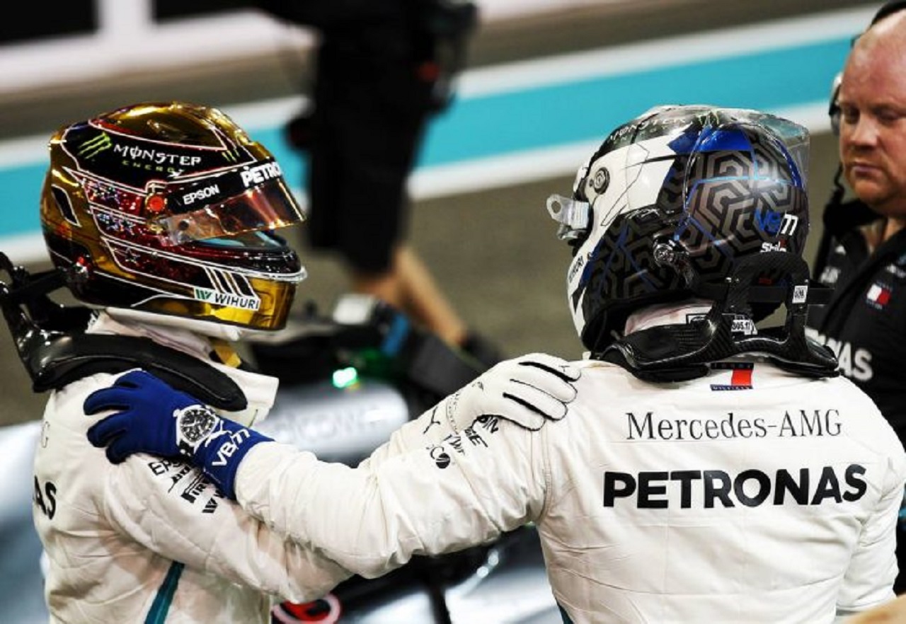 Mercedes se queda con la última primera linea de partida del año