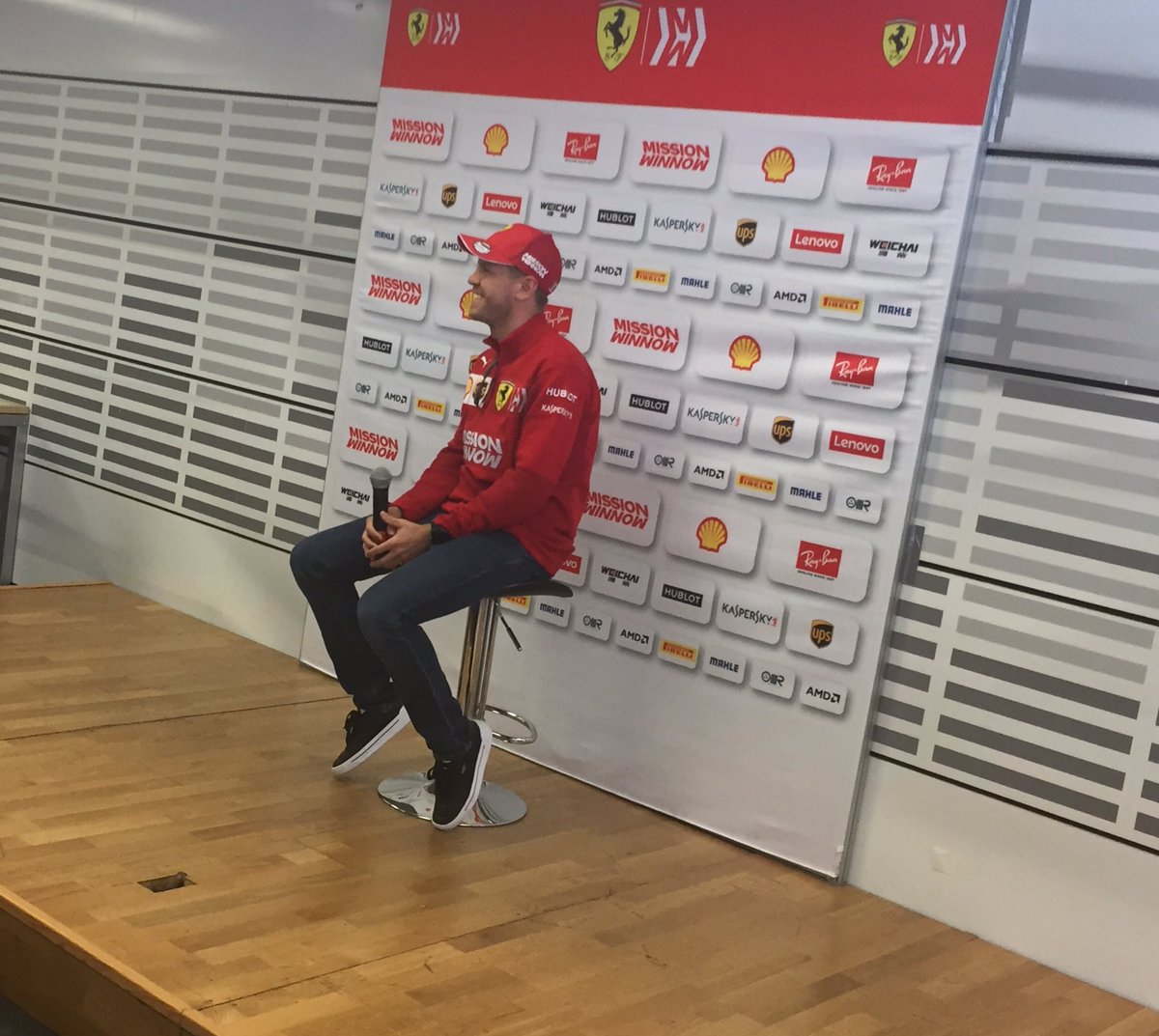 Mañana de test accidentada para Vettel