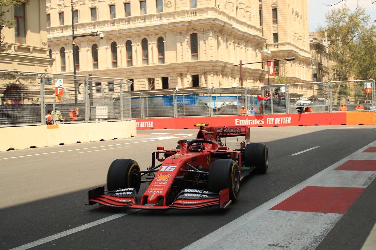 Leclerc domina una práctica libre 2 accidentada en Bakú