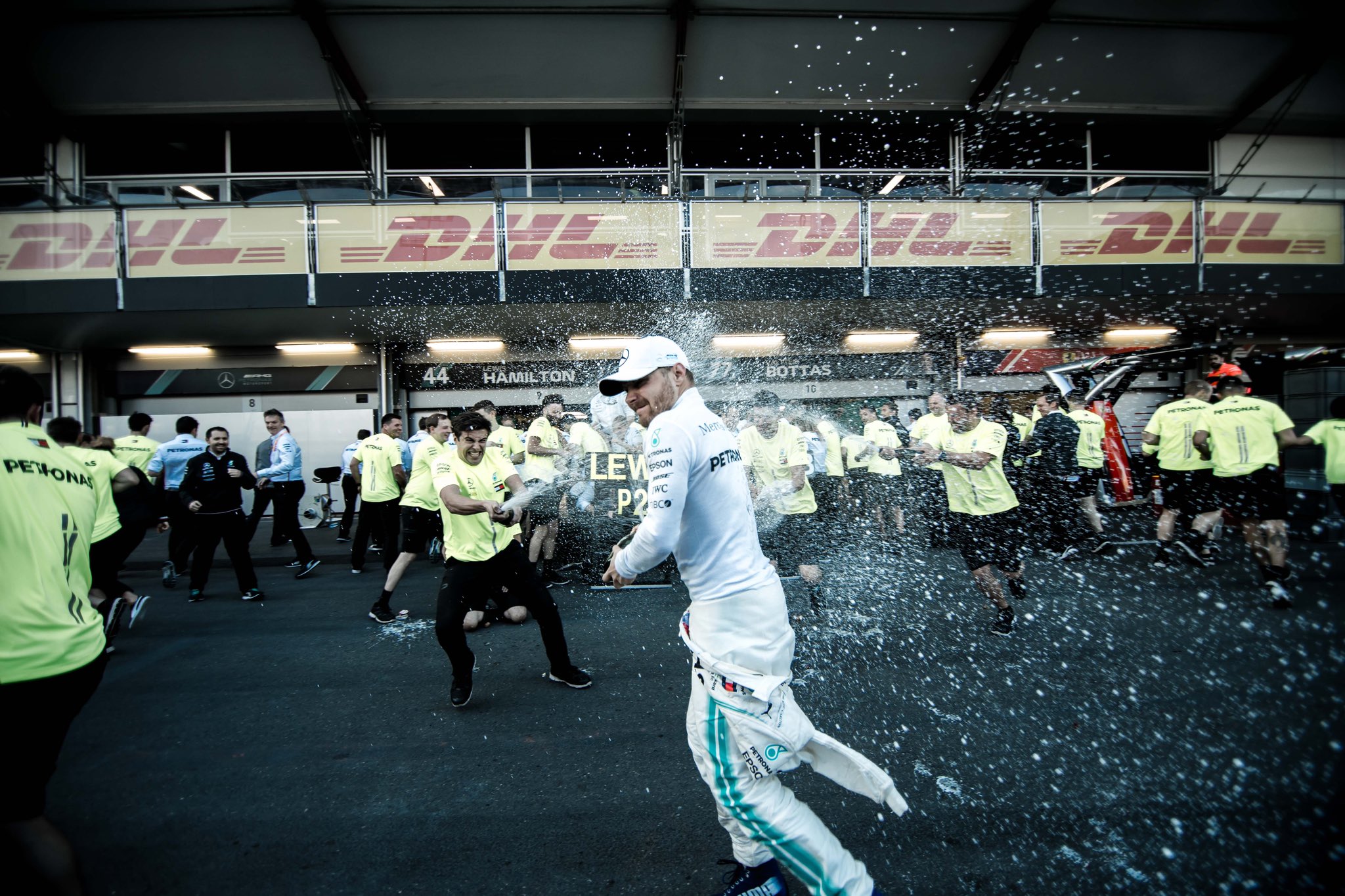 Valtteri Bottas gana en Bakú