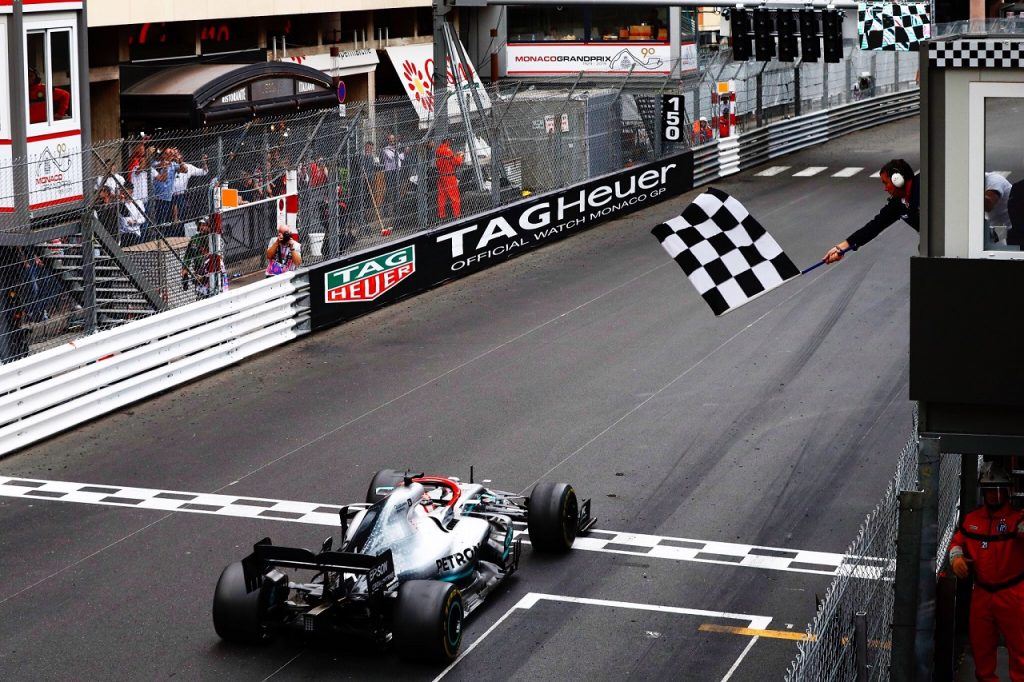 Hamilton gana en Mónaco