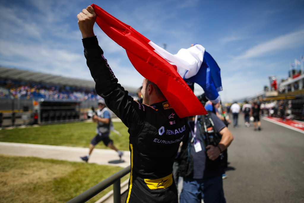 Hubert gana la carrera Sprint en su casa