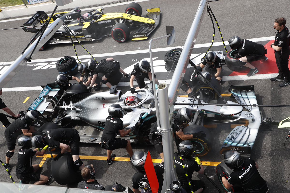 Hamilton lidera la primera sesión libre en Austria