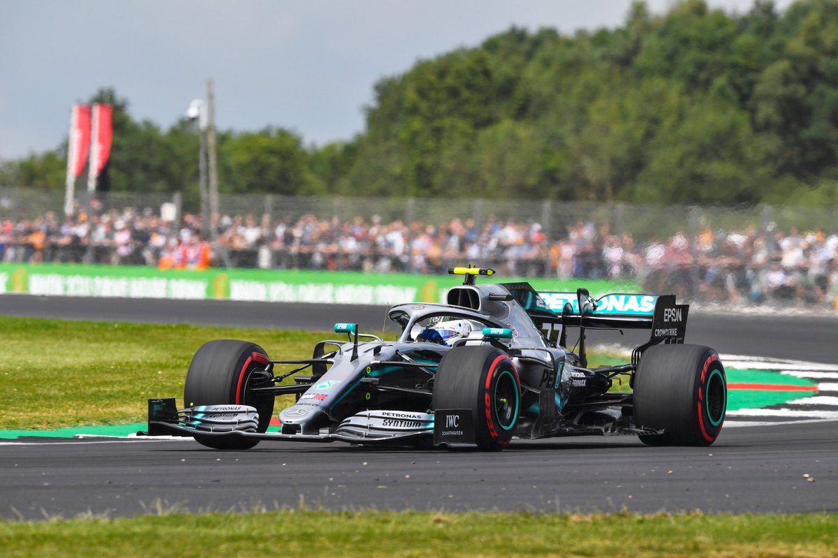 Bottas lidera el 1-2 de Mercedes en libres 2 de Silverstone