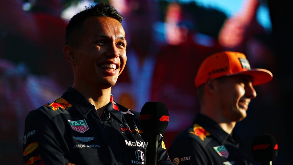 Albon felíz con la renovación en Red Bull