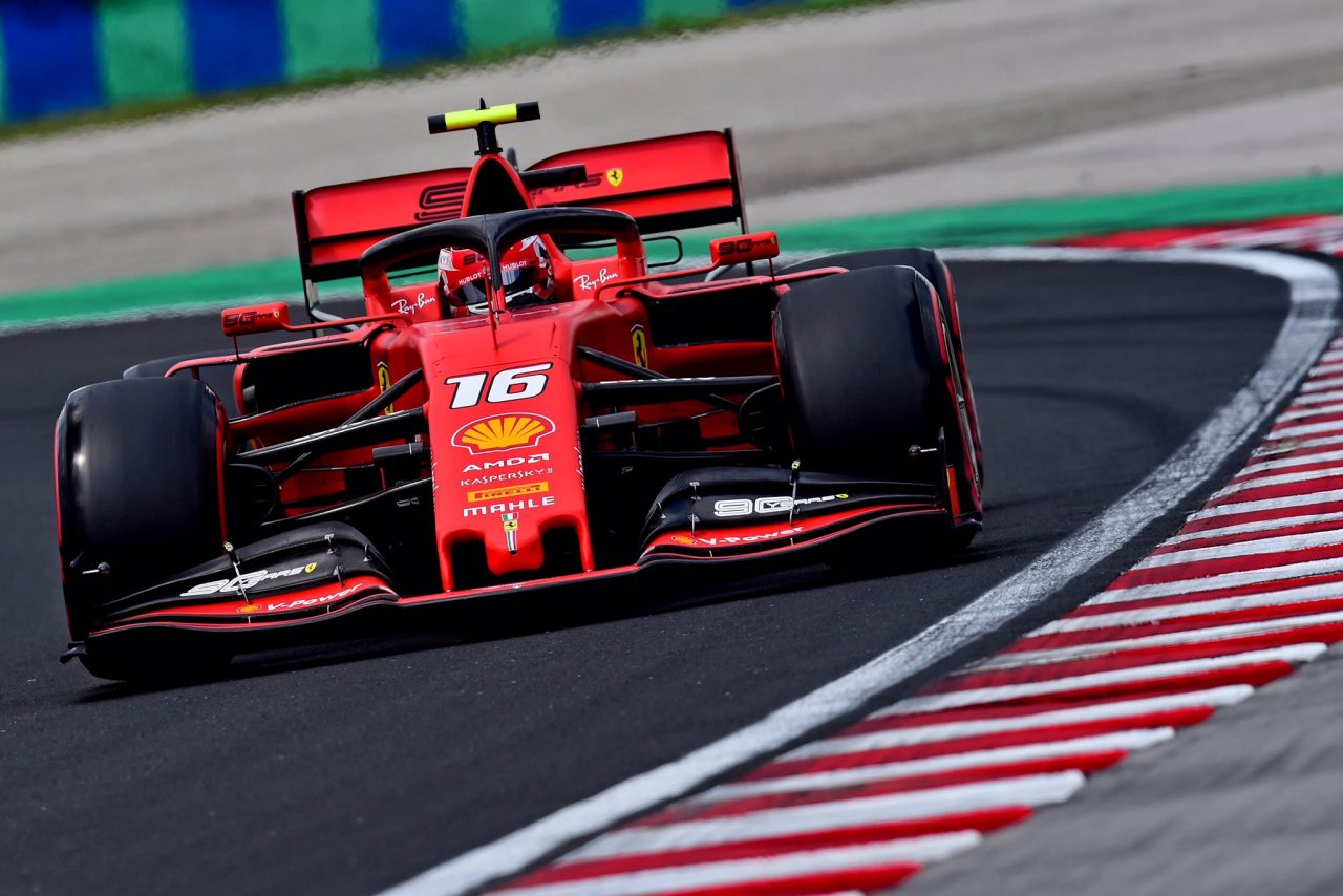 Hungría : Ferrari en Segunda y tercera fila .