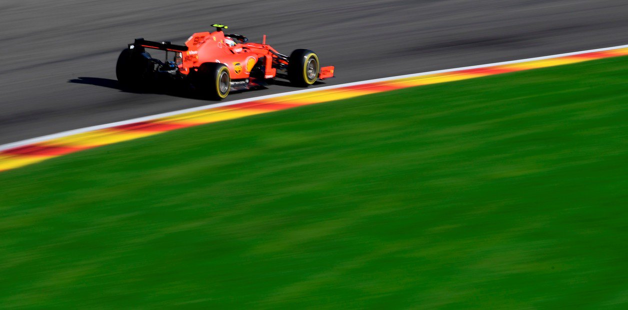 Ferrari cierra el día liderando la segunda sesión