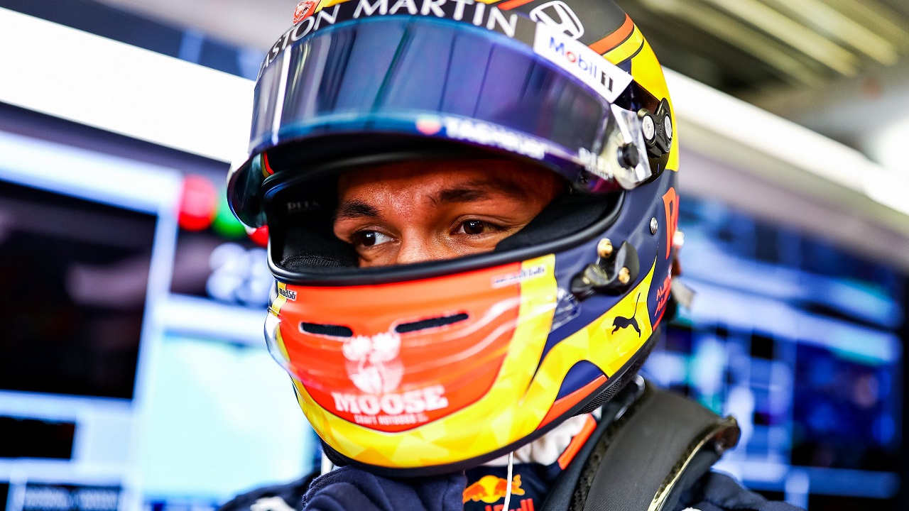 Horner ve a Albon con “Muchas de las virtudes de Verstappen”