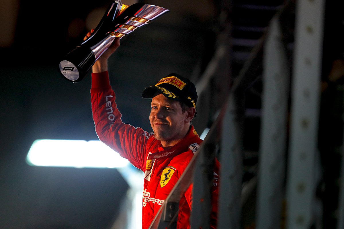 Vettel Gana en Singapur