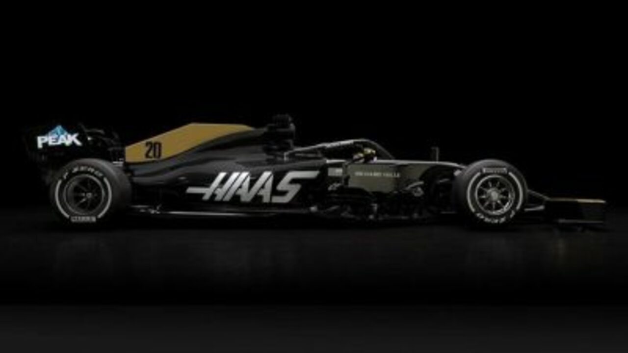Haas mantiene los colores negro y dorado
