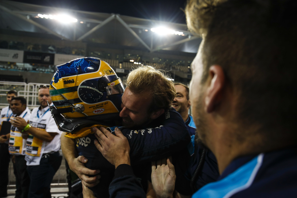 Sergio Sette Camara gana la última Feature Race de la F2 en Abu Dhabi