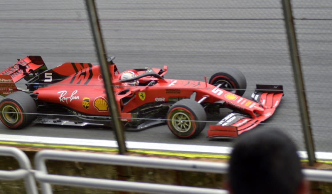 Con pista seca, Vettel lidera la práctica libre 2 en Brasil