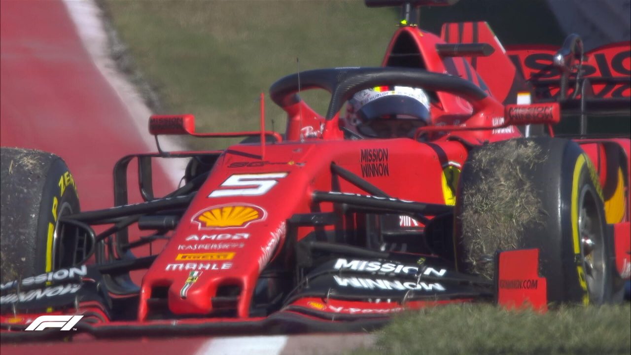 Vettel rompe suspensión trasera y abandona el GP de Austin