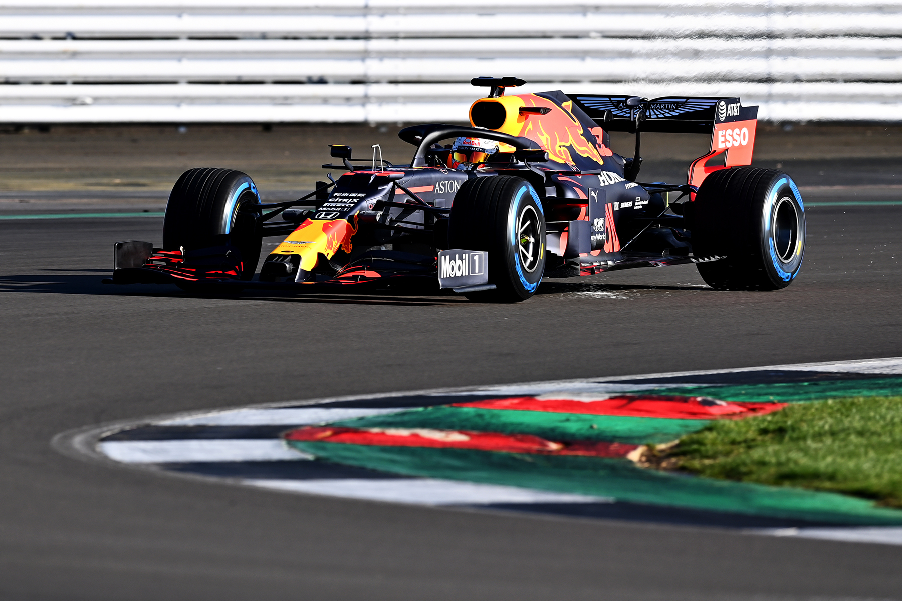 Verstappen valora la primera impresión “positiva” del RB16