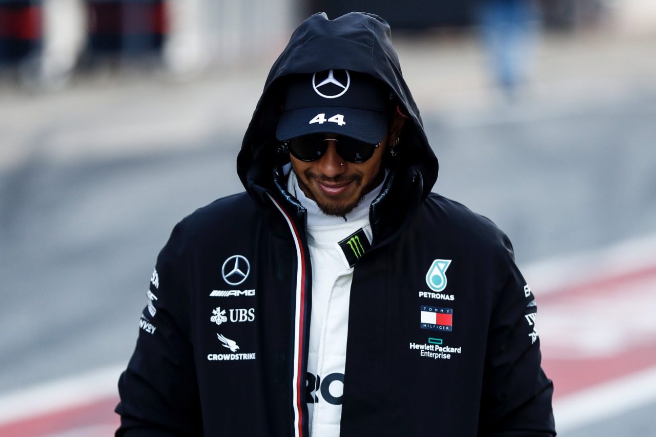 Hamilton lidera el primer día de test por la tarde