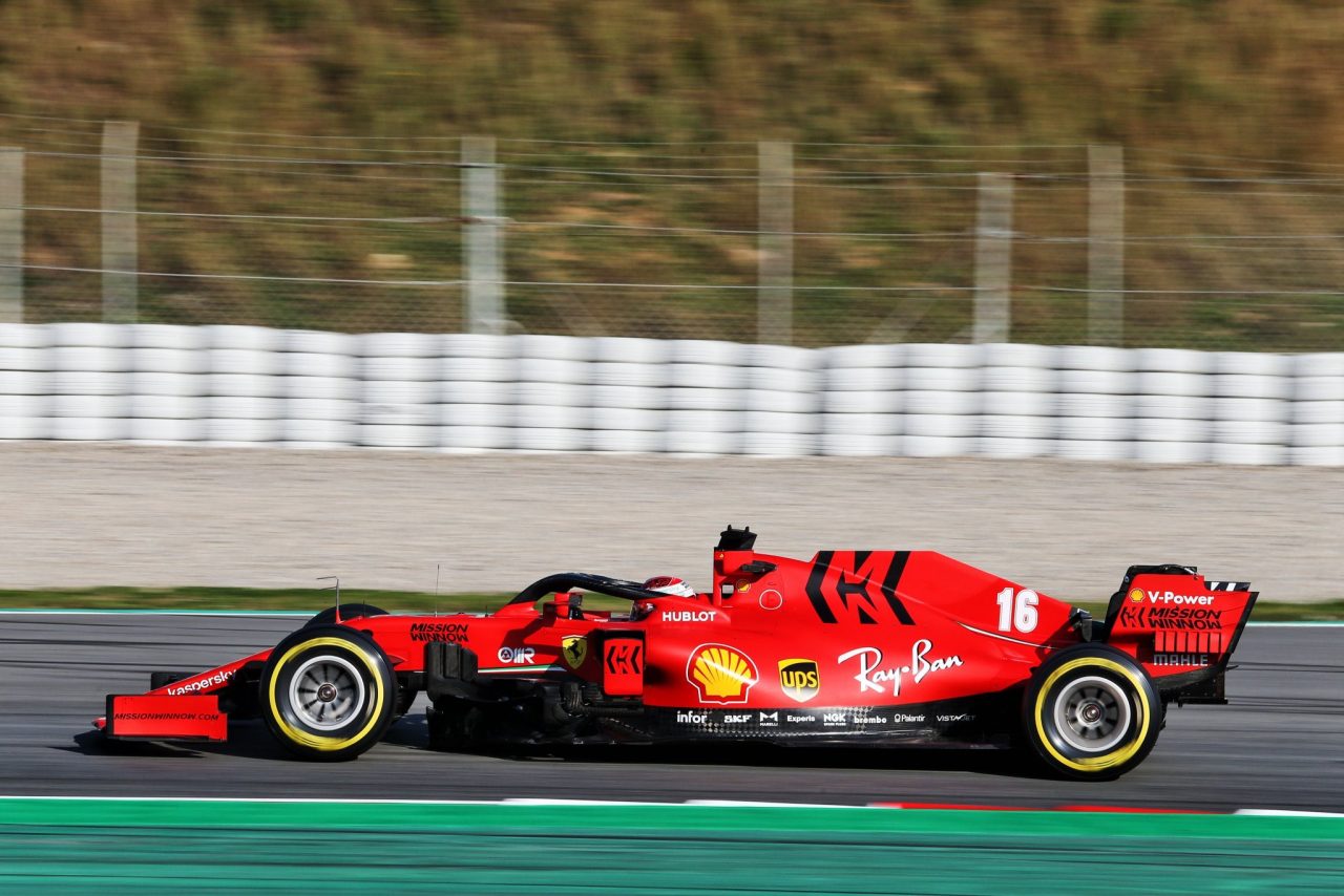 Vettel no se encuentra bien y deja paso a Leclerc el primer día de pruebas en Barcelona