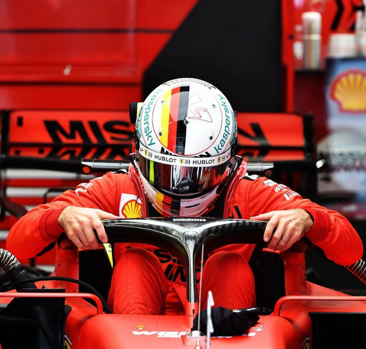 Vettel lidera la mañana del quinto día de pruebas