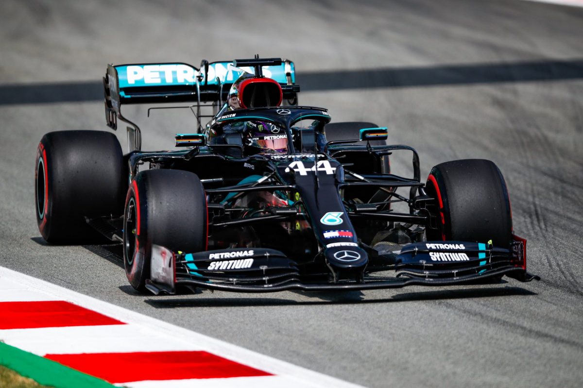Hamilton lideró la segunda práctica libre en España