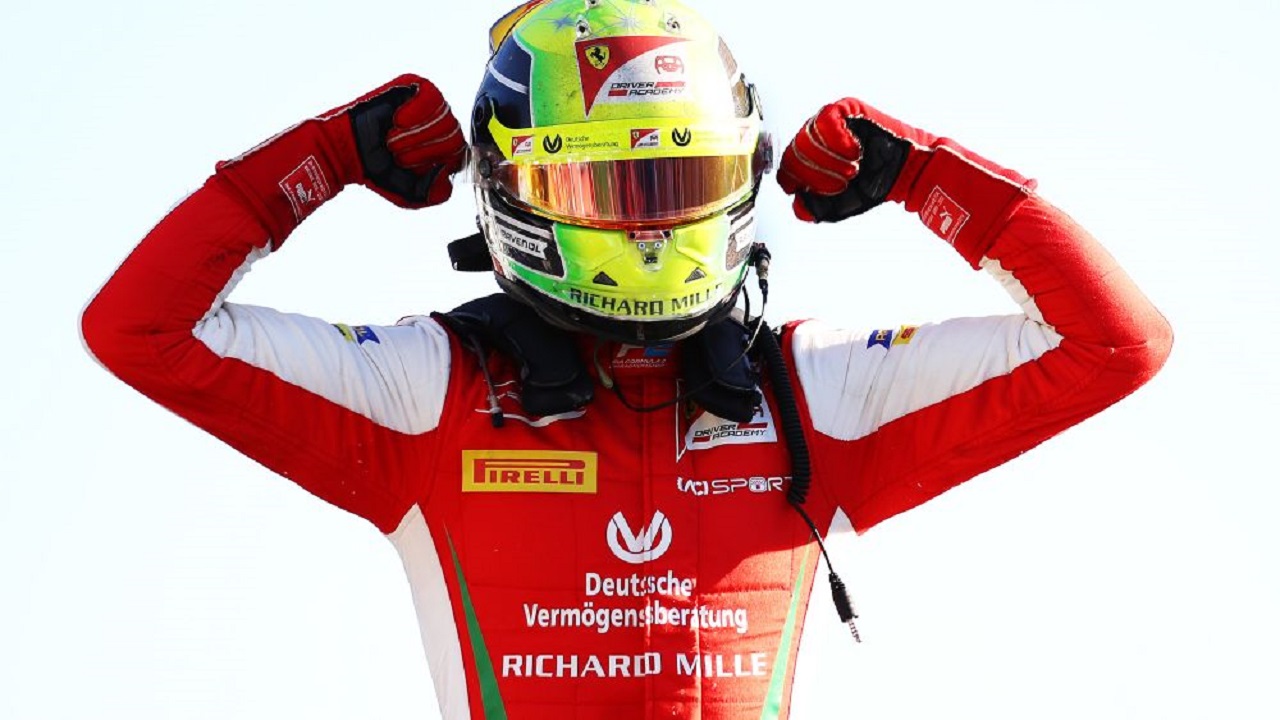 Schumacher gana en Monza y se mete en la pelea por el campeonato