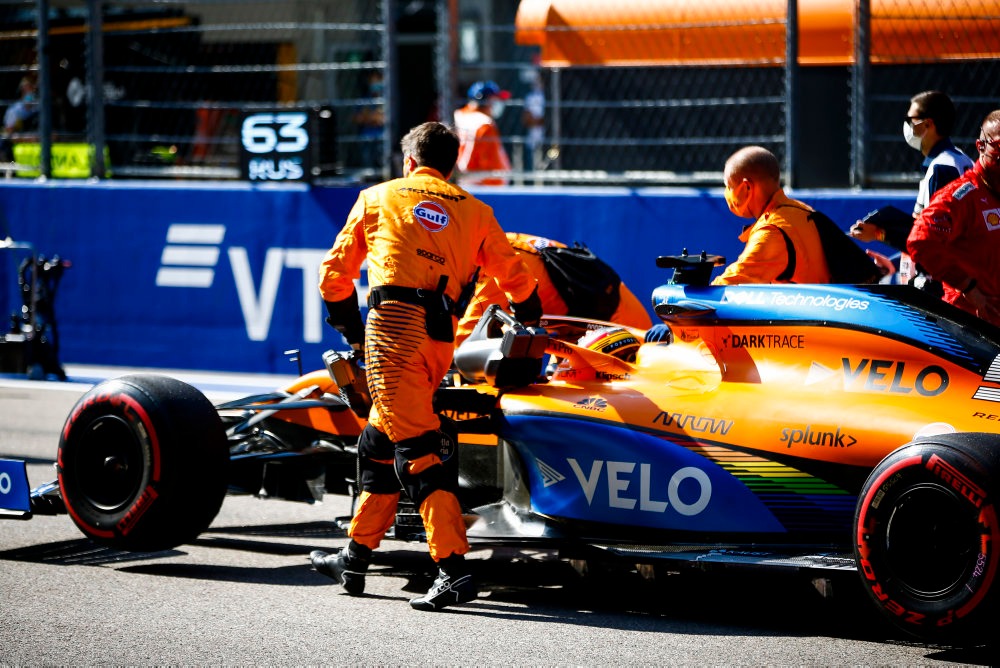 Carlos Sainz acepta que el accidente de carrera fue su error