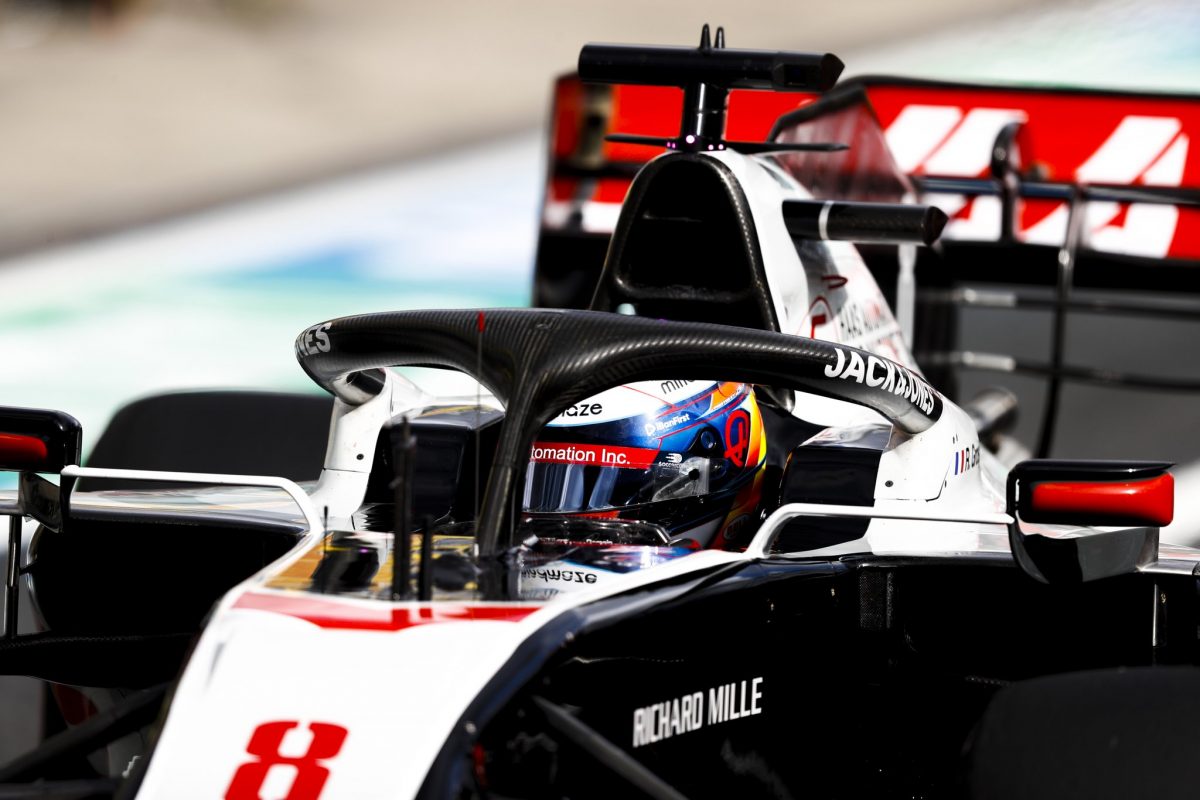 Dedo roto, neumáticos dañados y primeros puntos para Romain Grosjean