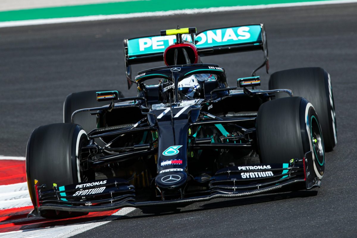 Bottas lidera la primera sesión en Portimao