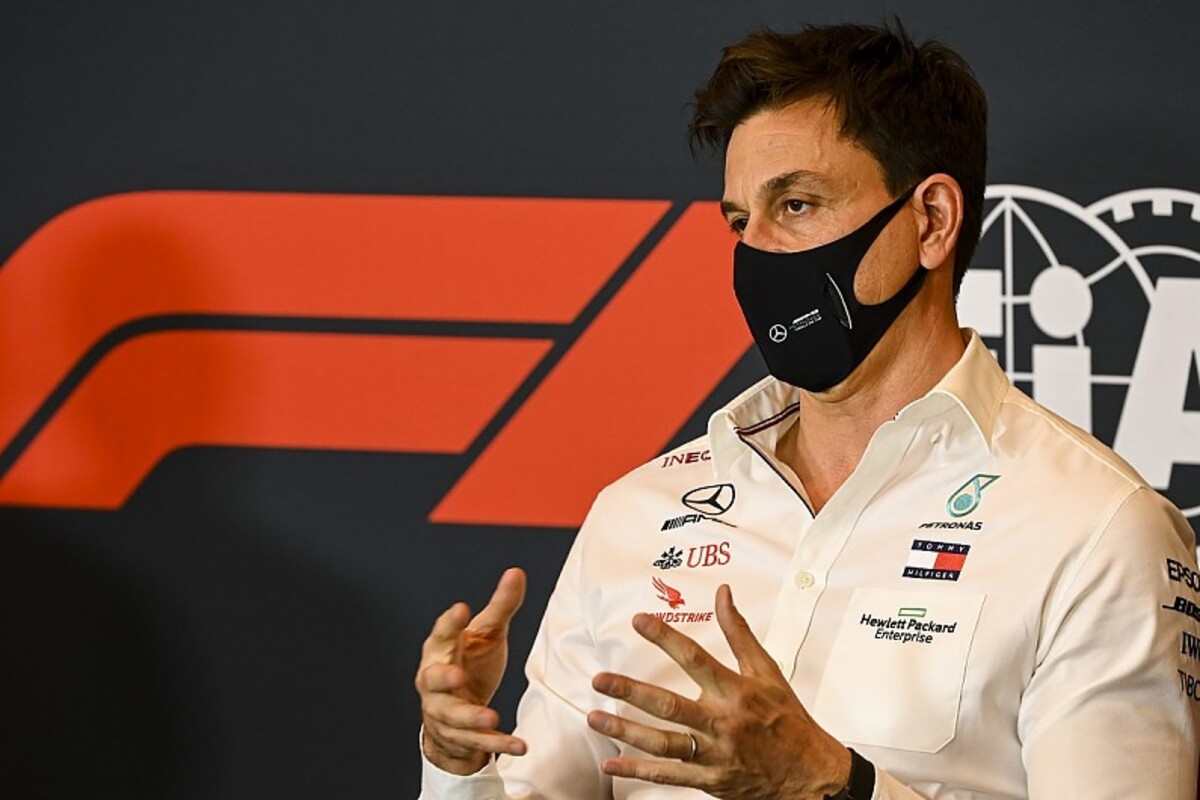 Wolff está seguro que Hamilton y Verstappen volverán a luchar por posiciones