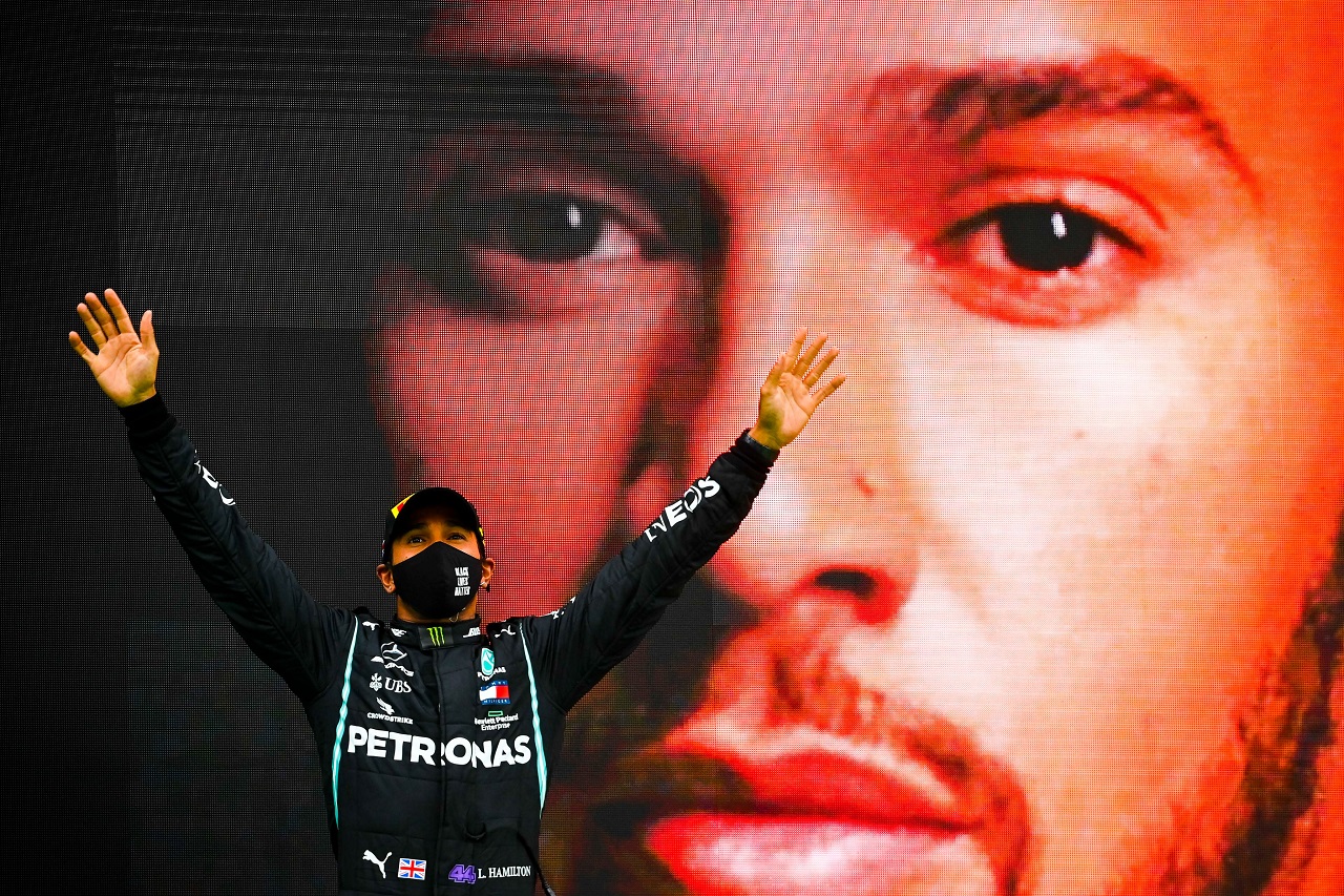 Hamilton hace historia en Portugal