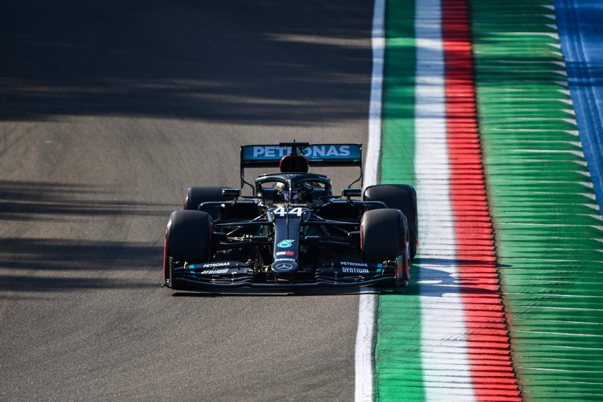 Hamilton lidera la única sesión libre de entrenamientos en Imola