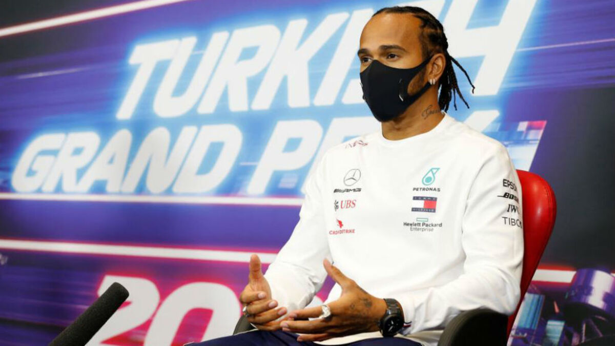 Lewis Hamilton quiere seguir en Mercedes, pero necesita revisar el contrato